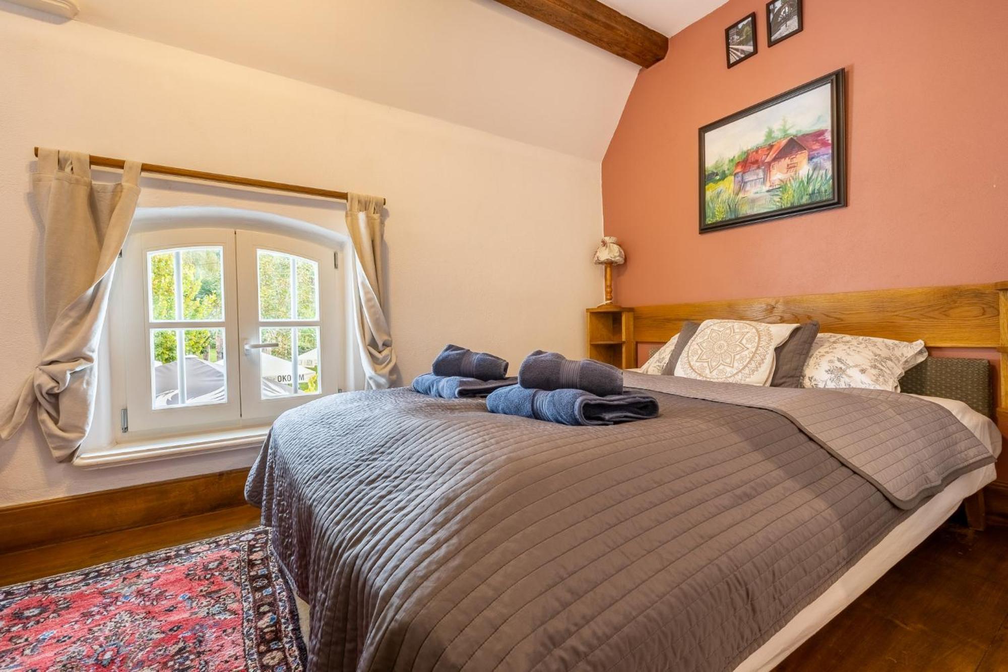 Gosciniec Pod Zajacem Bed & Breakfast โอเลสนิกา ภายนอก รูปภาพ