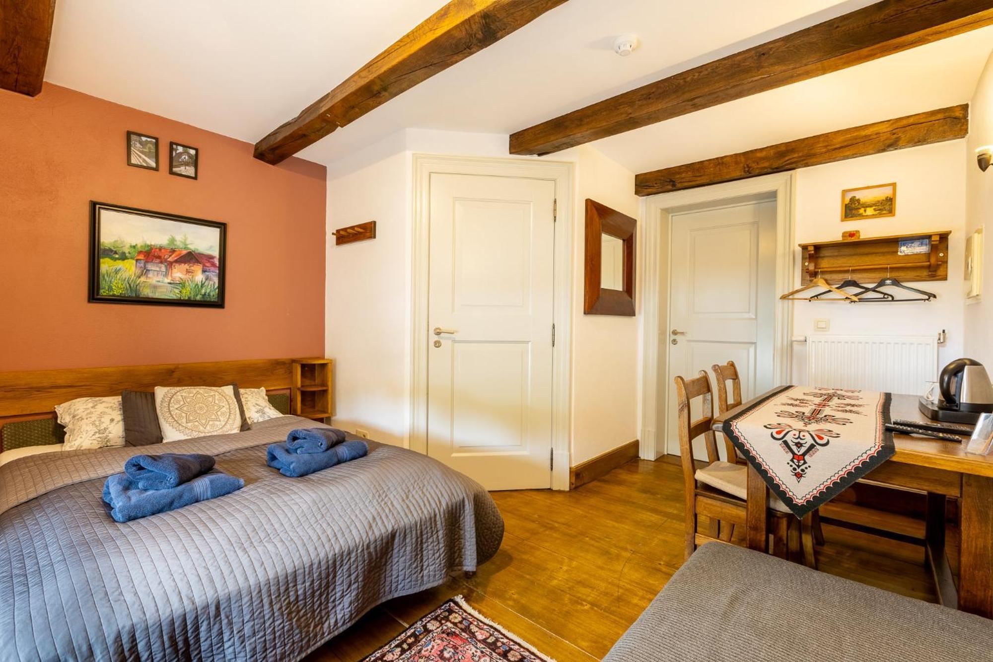 Gosciniec Pod Zajacem Bed & Breakfast โอเลสนิกา ภายนอก รูปภาพ